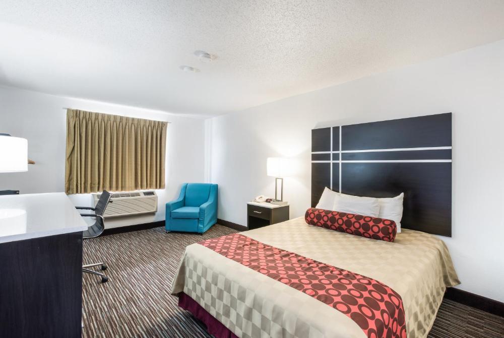 Queen Room - Non-Smoking interior